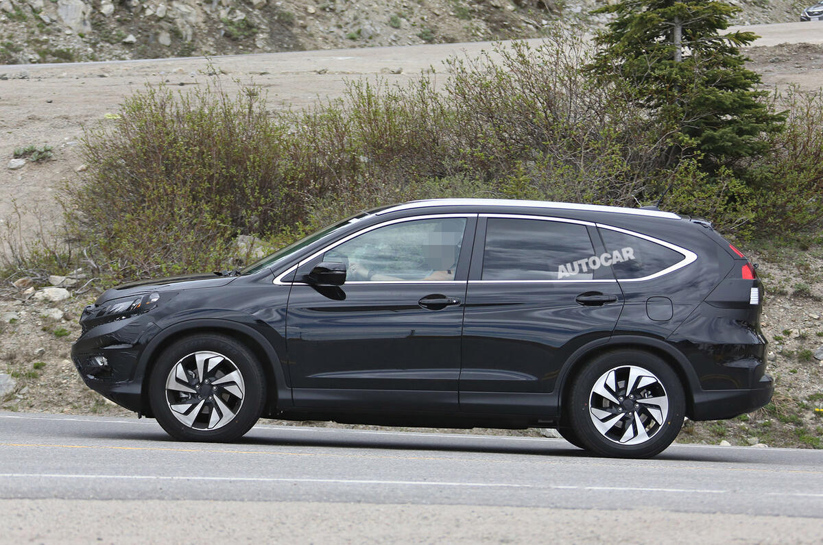 no title Facelifted Honda CR-V spotted testing for the first time