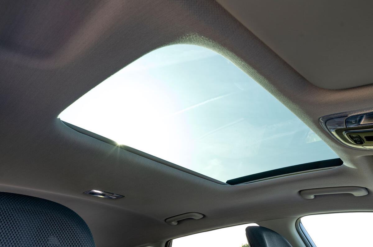 hyunda kona electric review 2023 017 sunroof