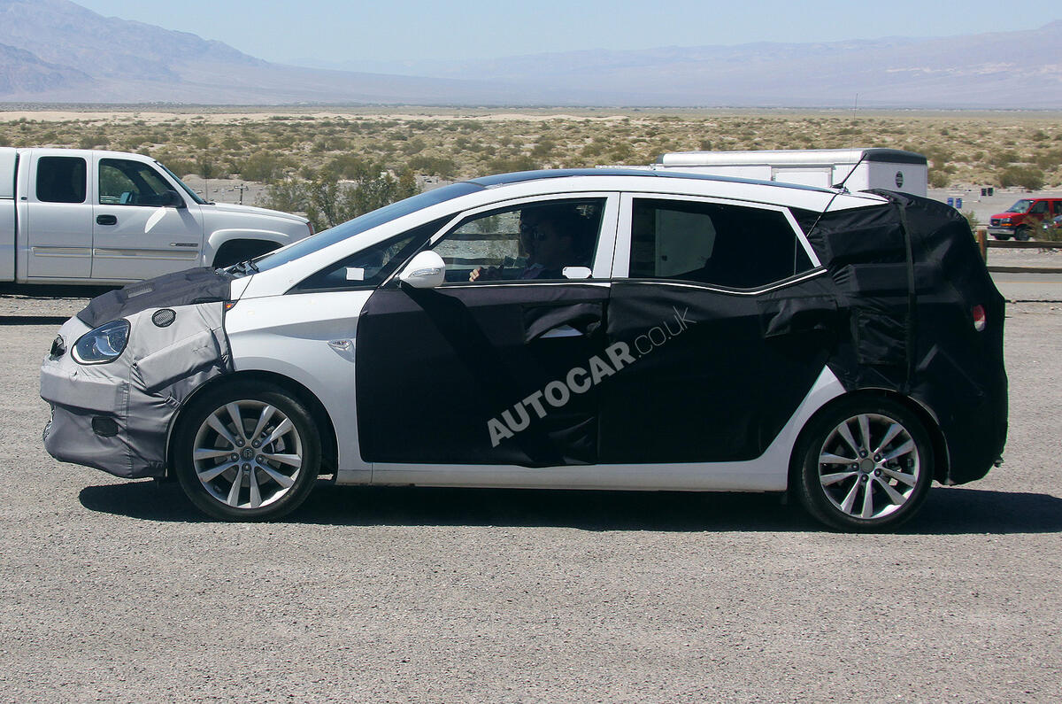 New Hyundai MPV set for Paris