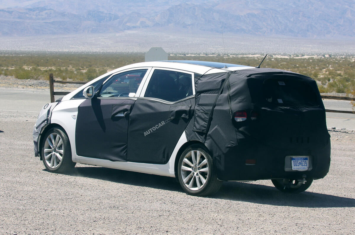 New Hyundai MPV set for Paris