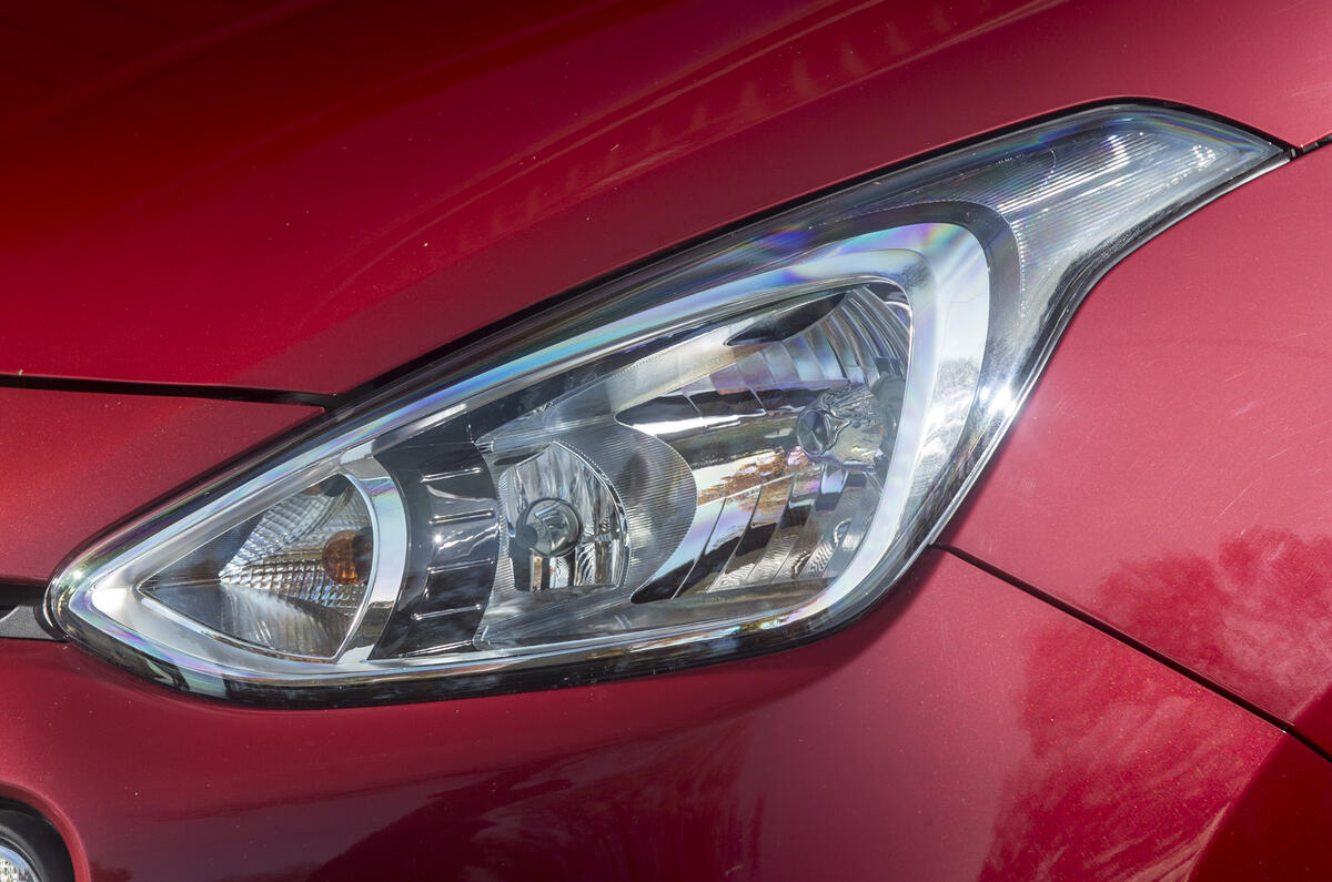 Hyundai i10 headlights