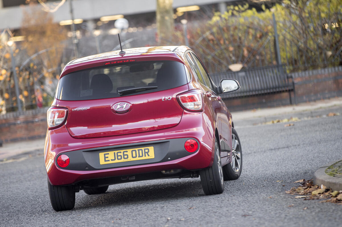 Hyundai i10 rear cornering