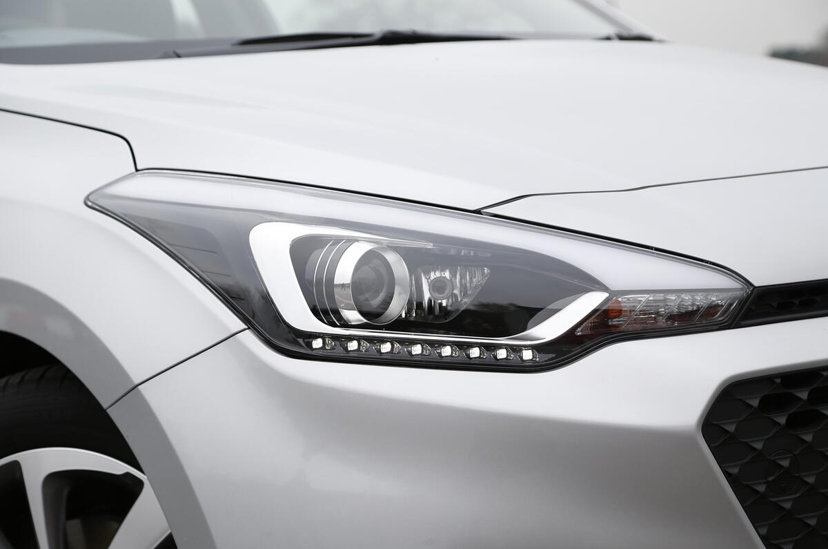 Hyundai i20 headlights