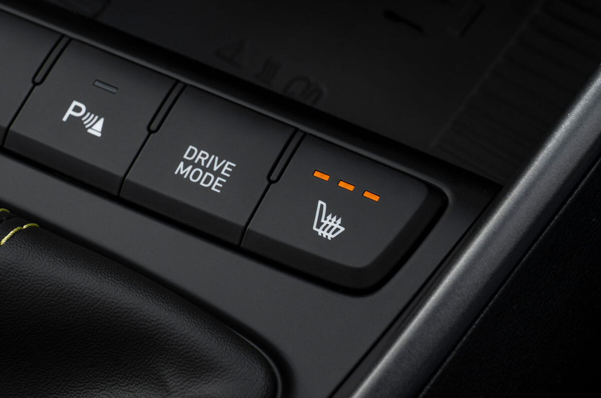 hyundai i20 review 2023 15 buttons