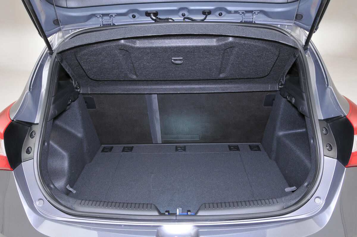Hyundai i30 boot space