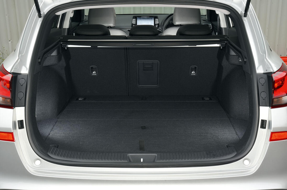 Hyundai i30 boot space