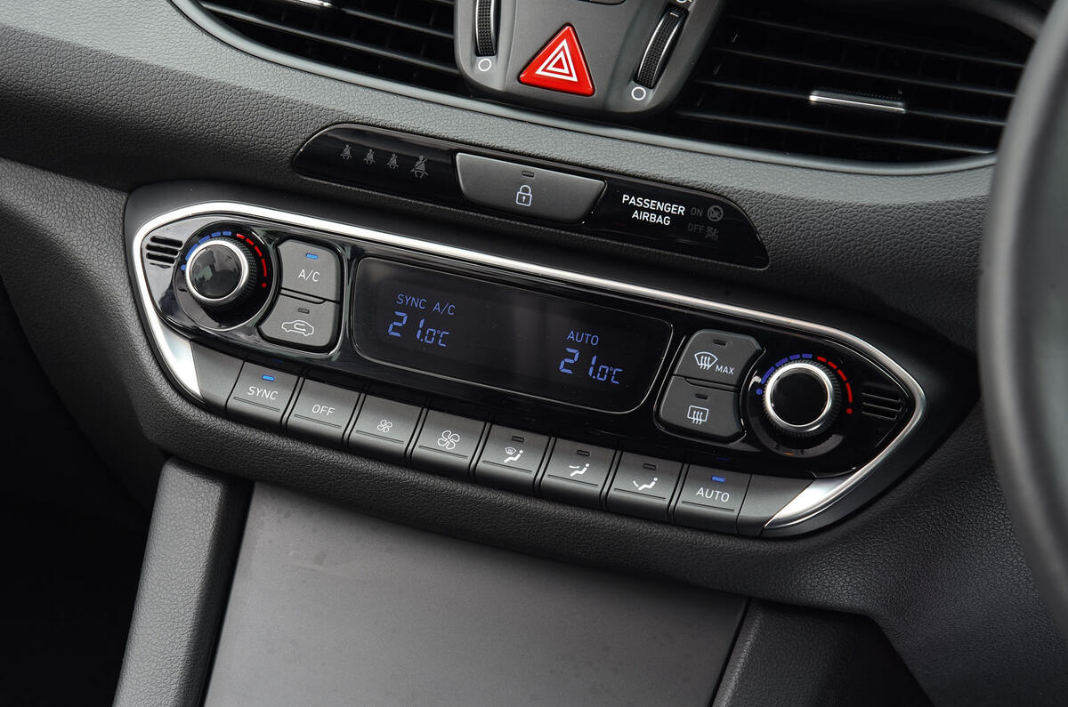 Hyundai i30 climate controls