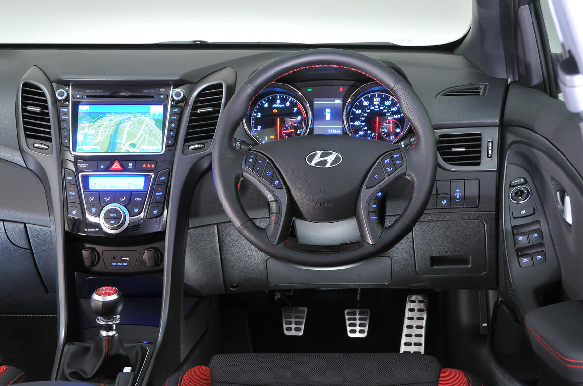 Hyundai i30 Turbo dashboard