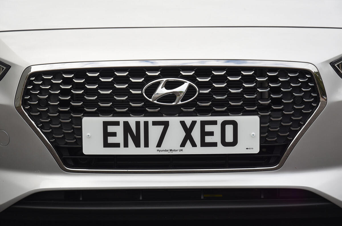 Hyundai i30 front grille