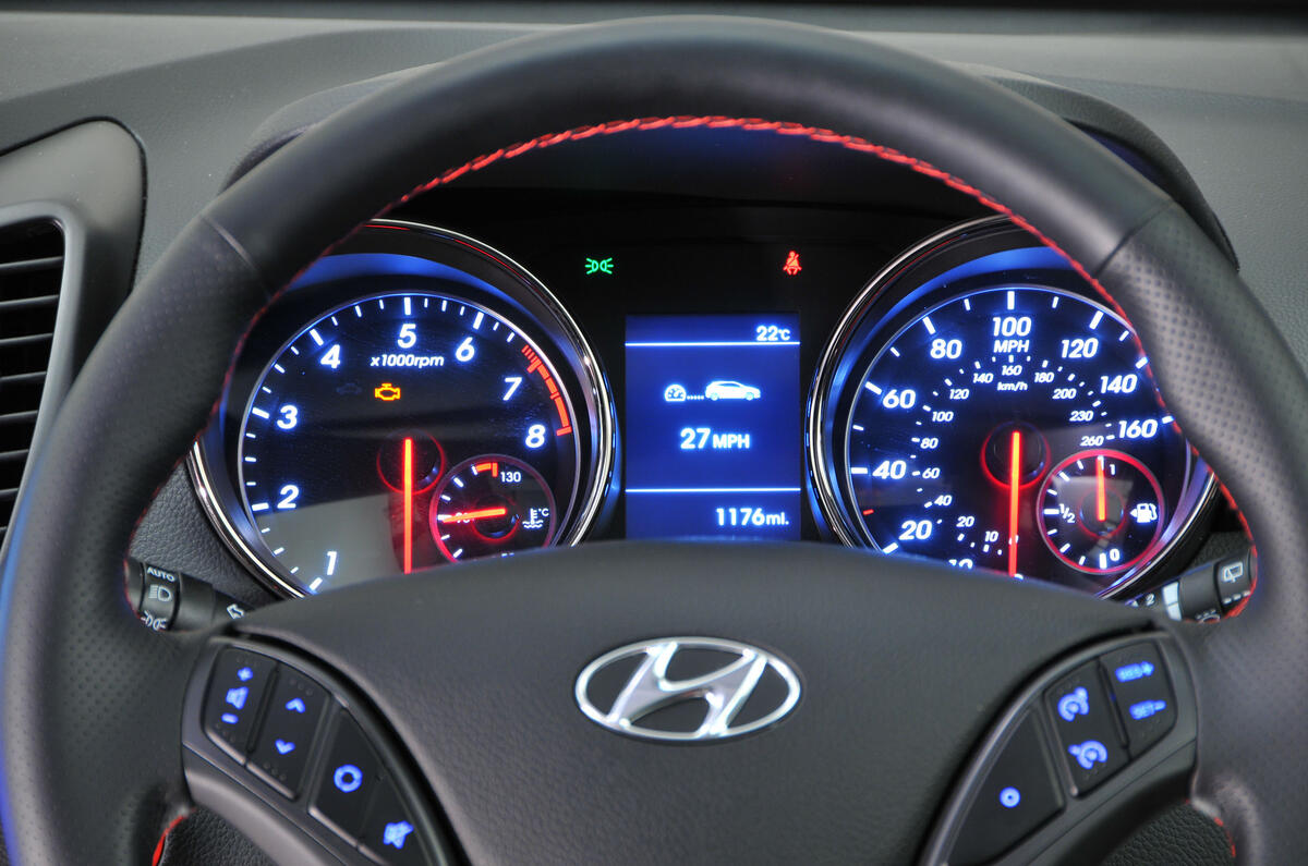 Hyundai i30 Turbo instrument cluster