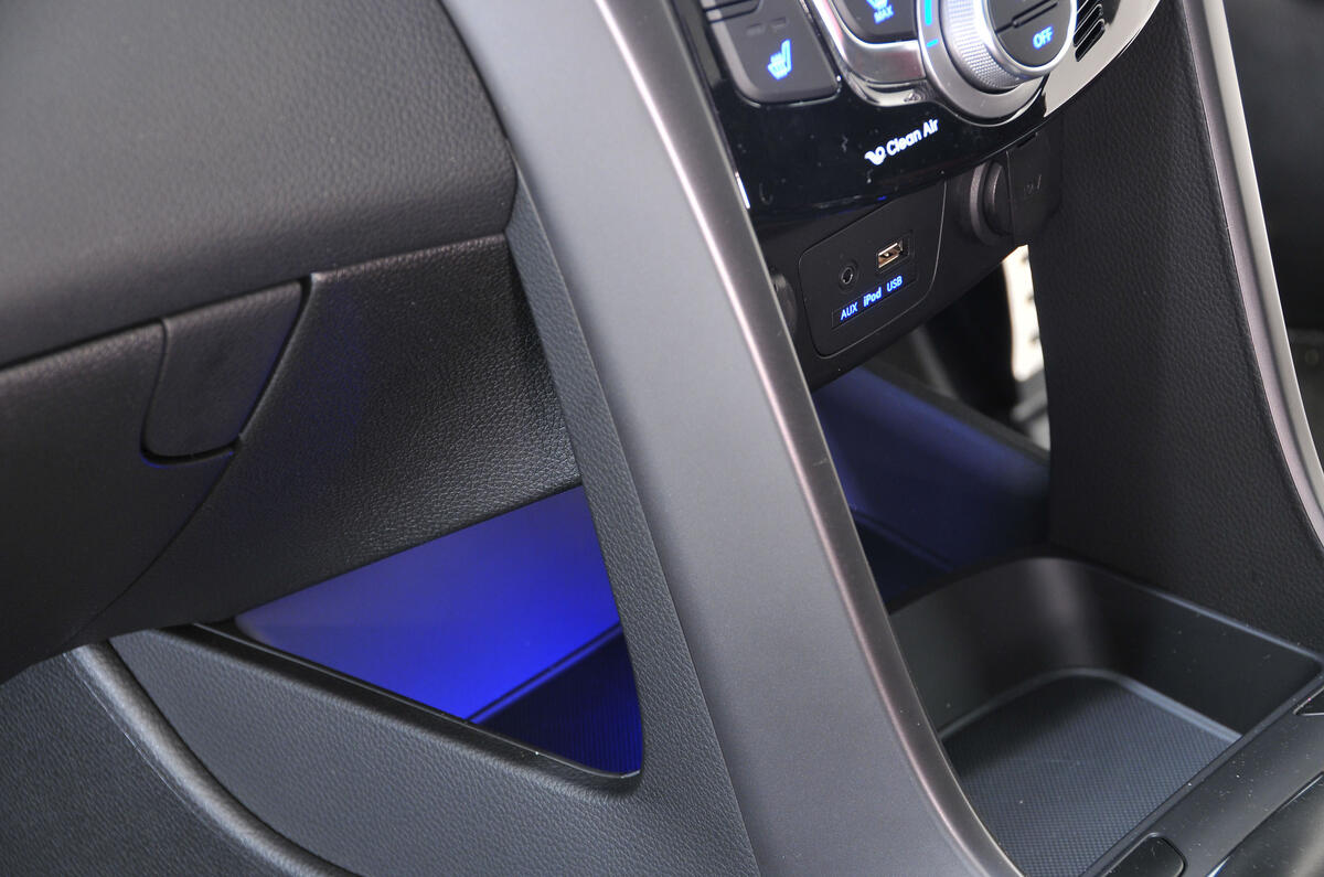Hyundai i30 Turbo centre console