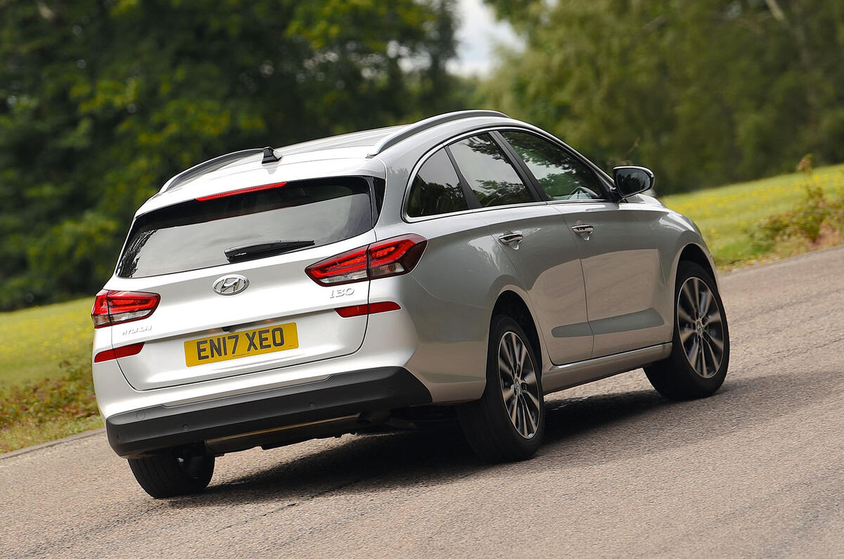 Hyundai i30 rear cornering