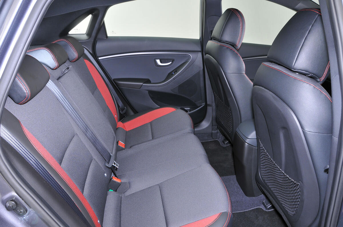 Hyundai i30 Turbo rear seats