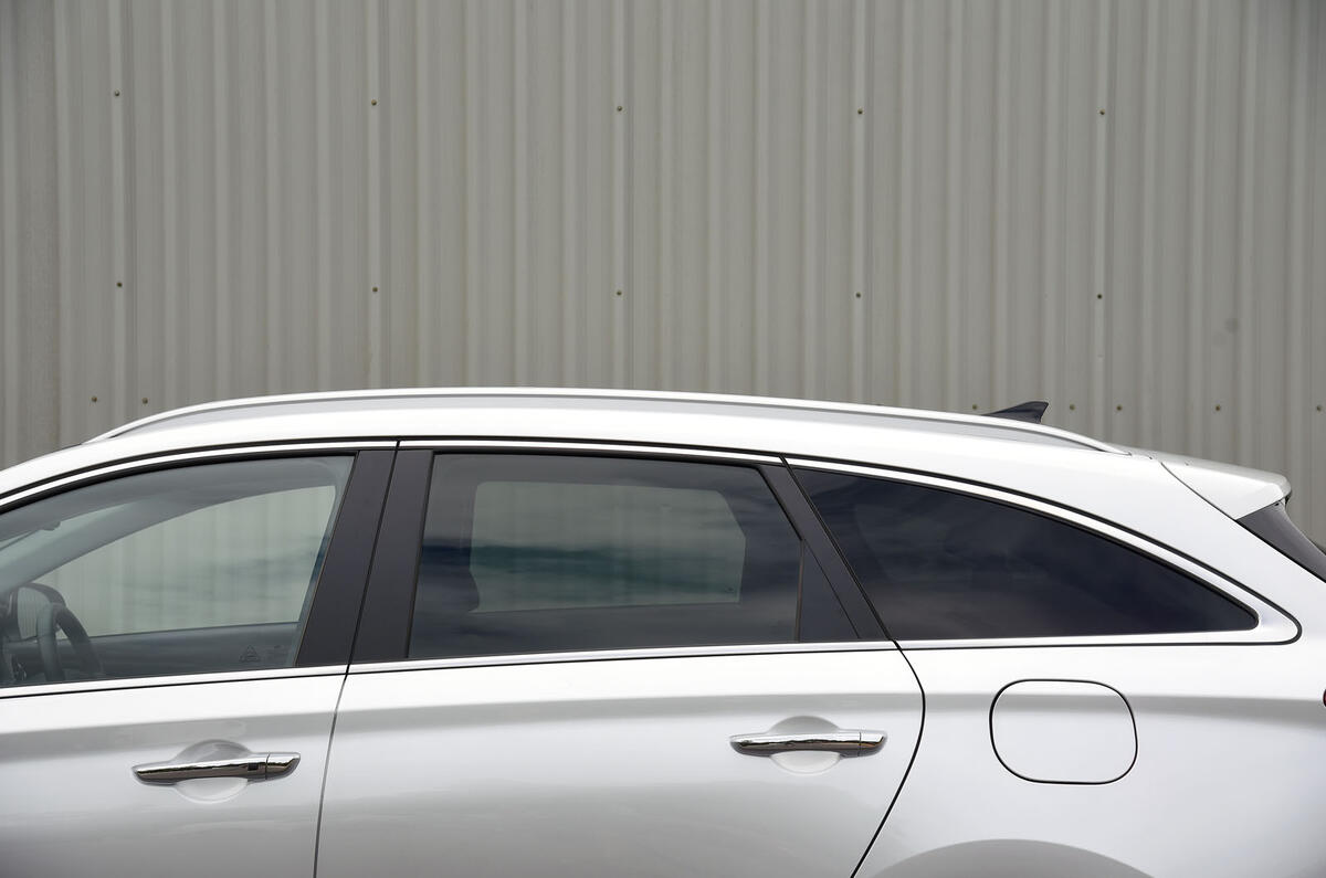 Hyundai i30 roof line