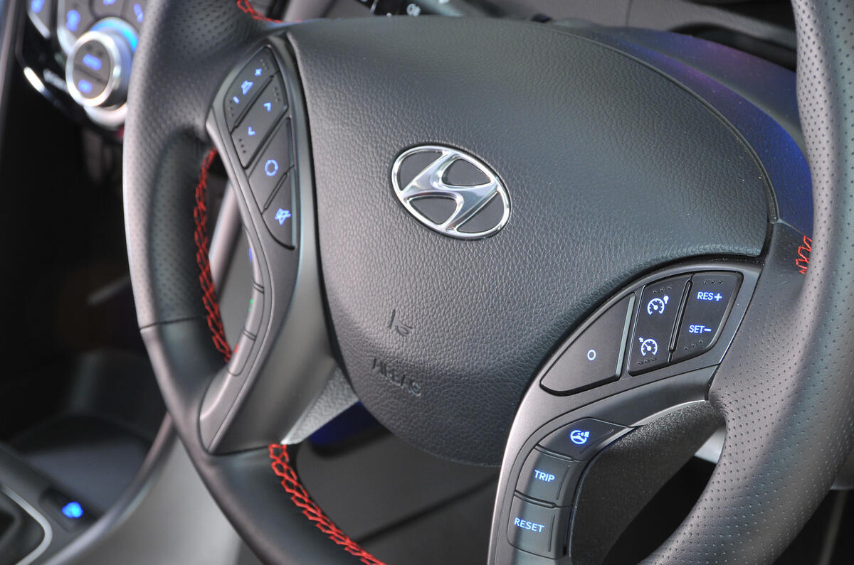 Hyundai i30 Turbo steering wheel