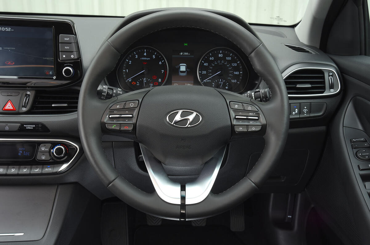 Hyundai i30 steering wheel