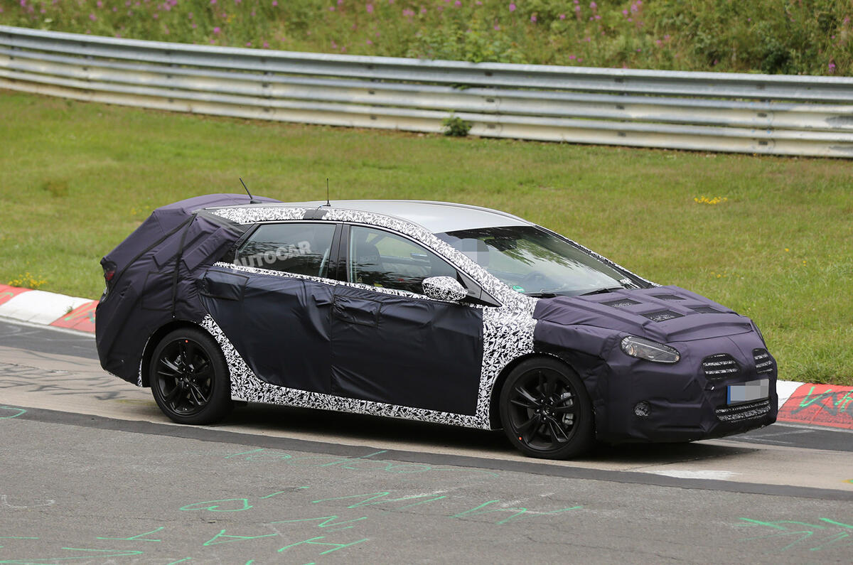Updated Hyundai i40 to go on sale next year - latest pictures Updated Hyundai i40 on sale now
