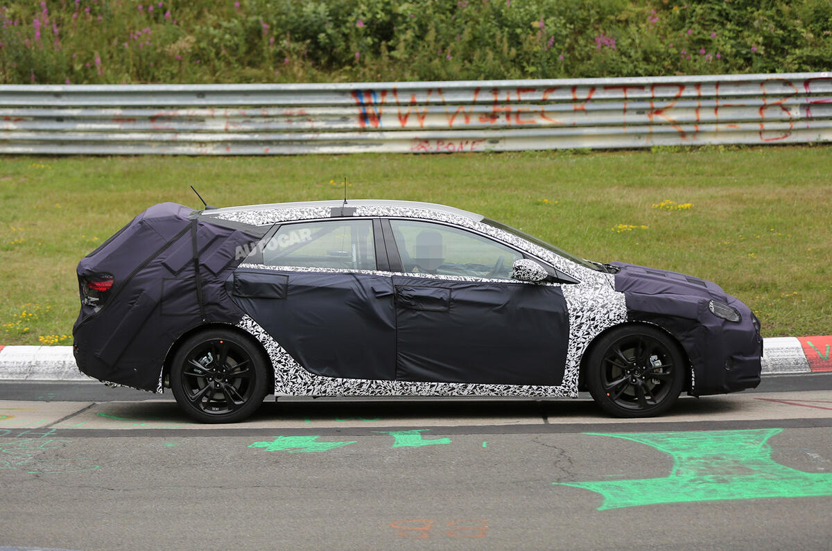 Updated Hyundai i40 to go on sale next year - latest pictures Updated Hyundai i40 on sale now