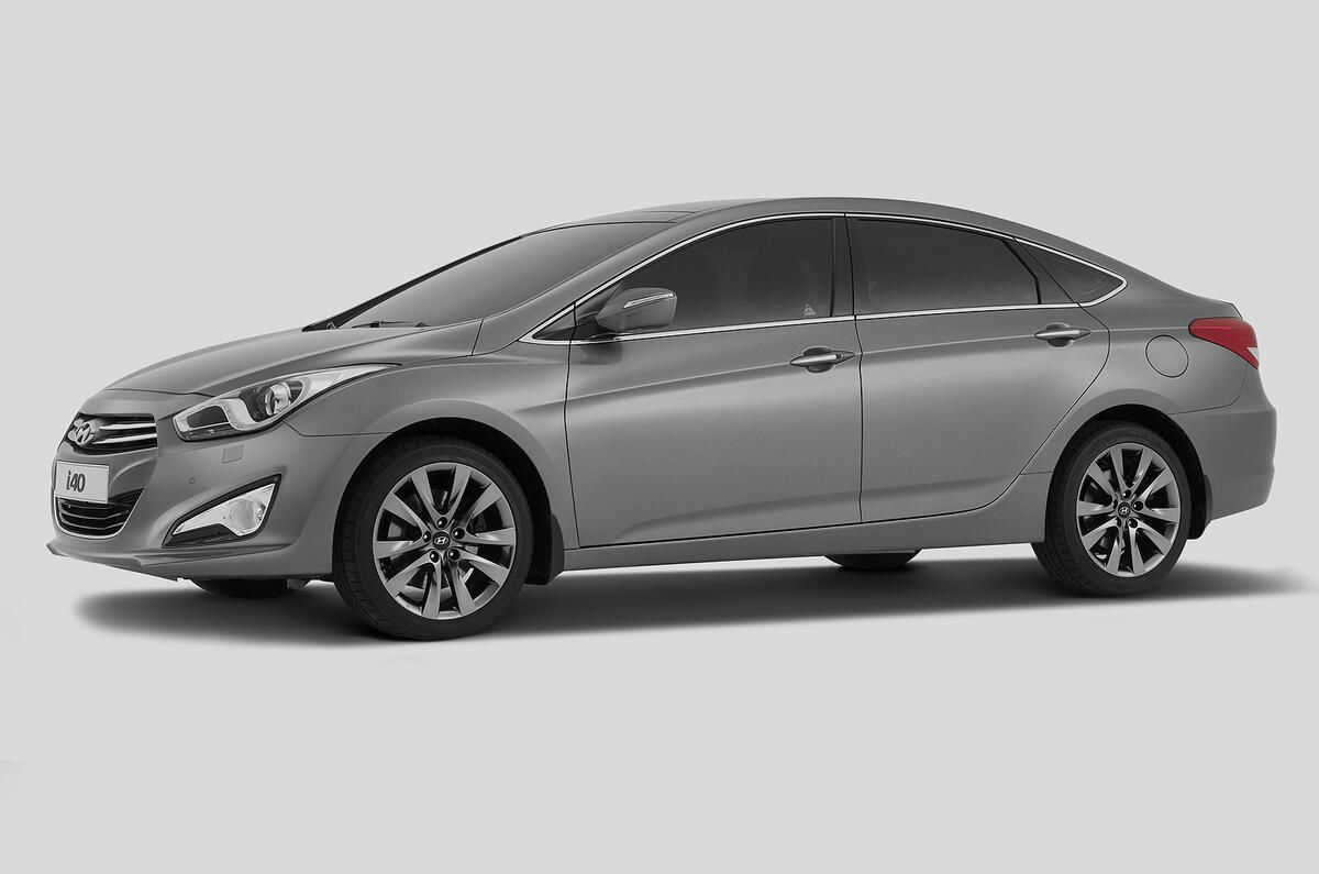 Hyundai i40 saloon - pics and details