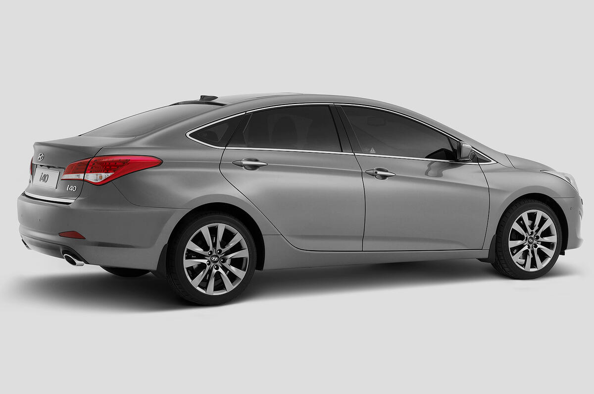 Hyundai i40 saloon - pics and details
