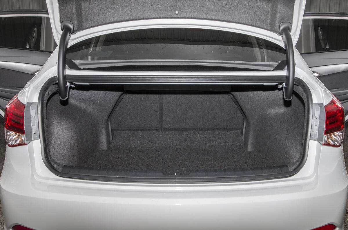 Hyundai i40 boot space