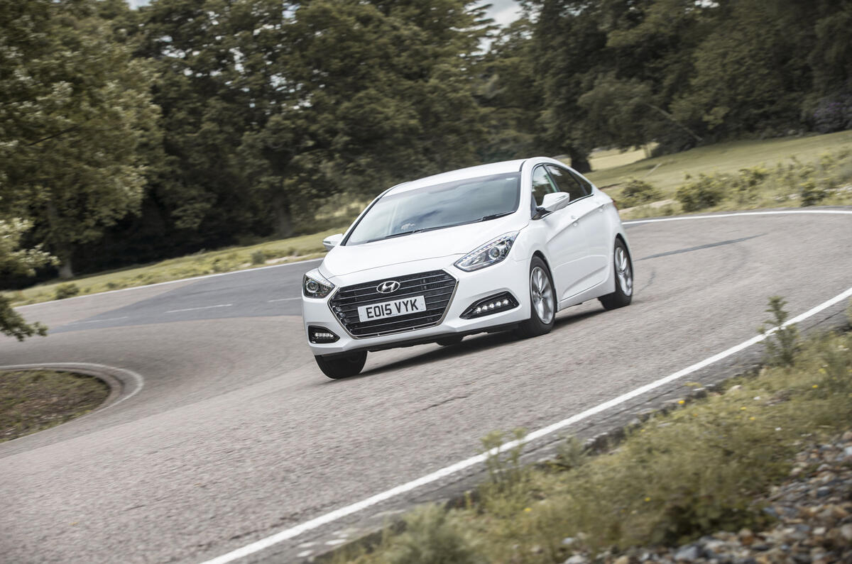 Hyundai i40 cornering