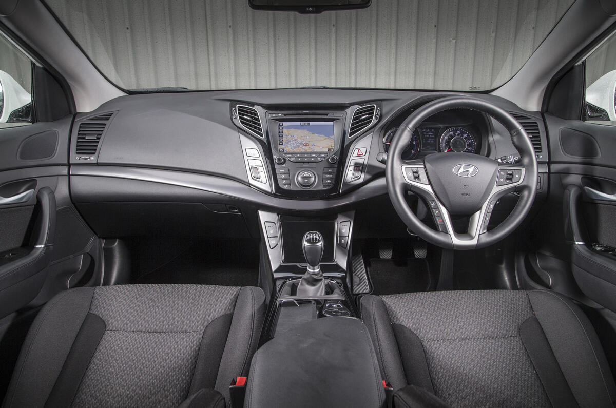 Hyundai i40 dashboard