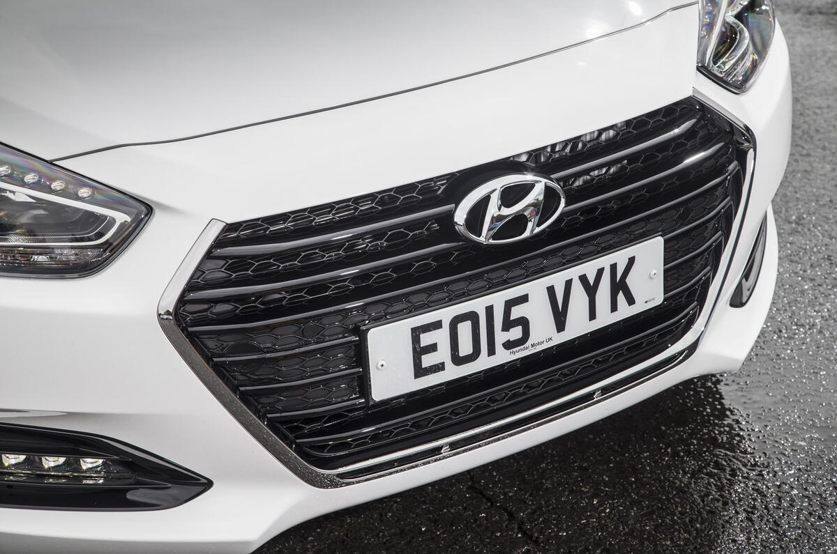 Hyundai i40 front grille