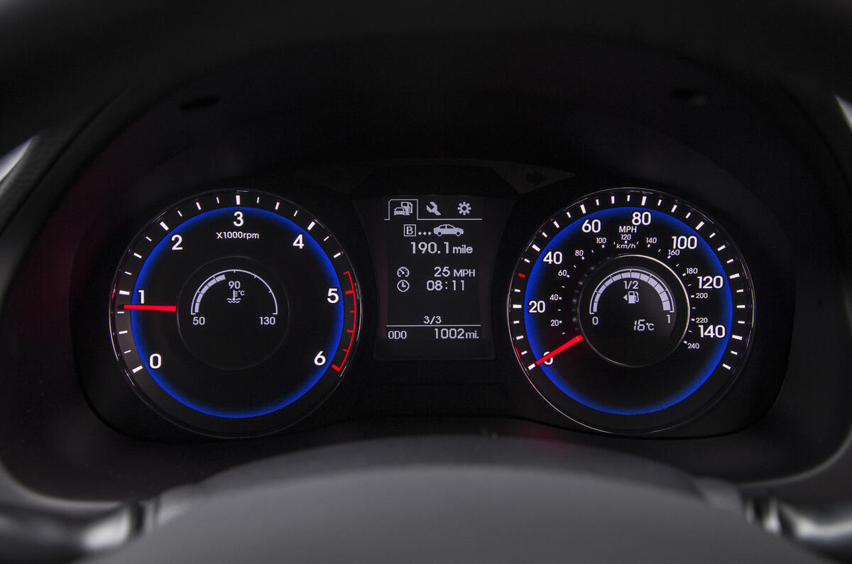Hyundai i40 instrument cluster