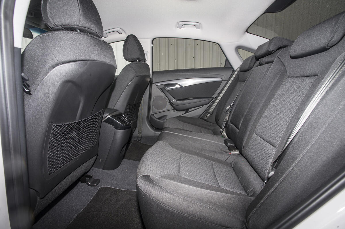 Hyundai i40 rear seats