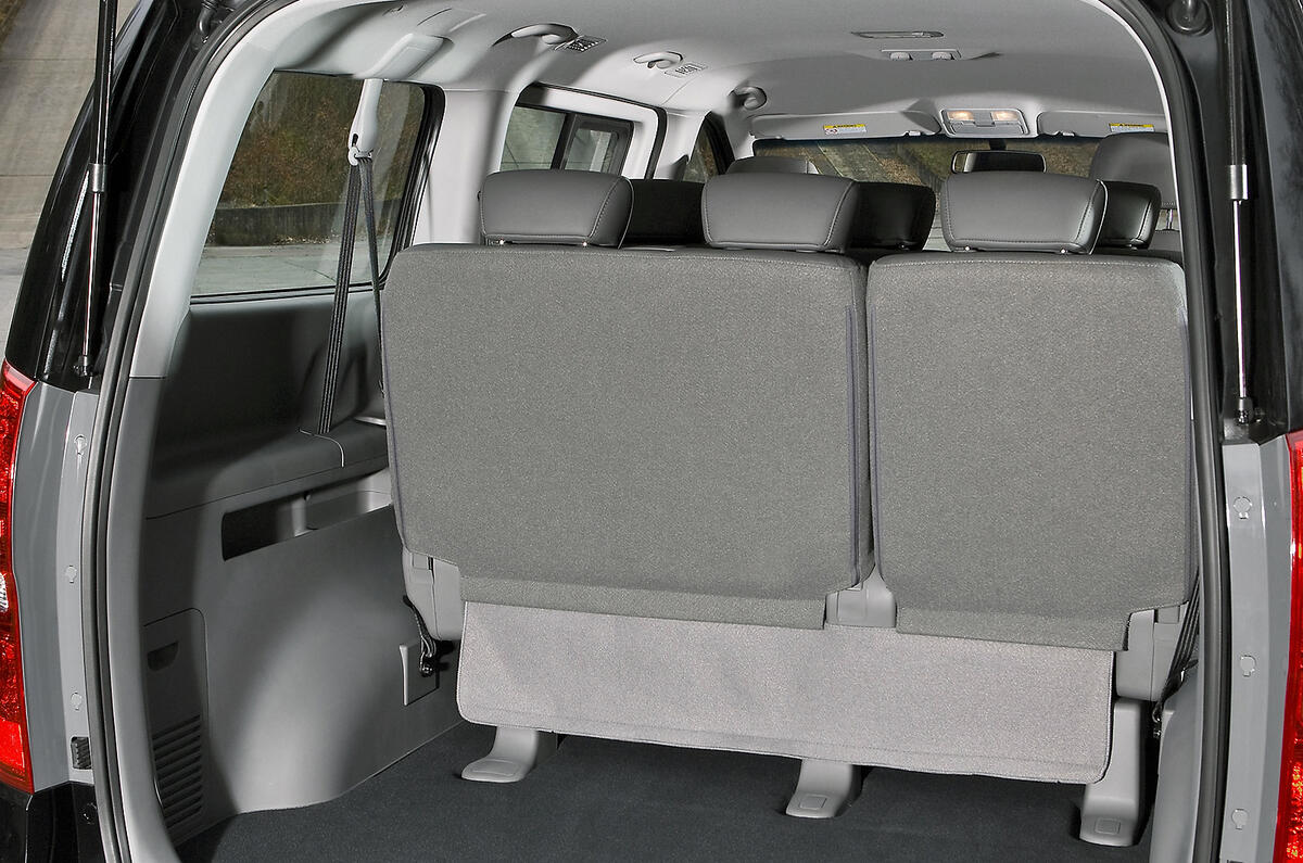 Hyundai i800 boot space