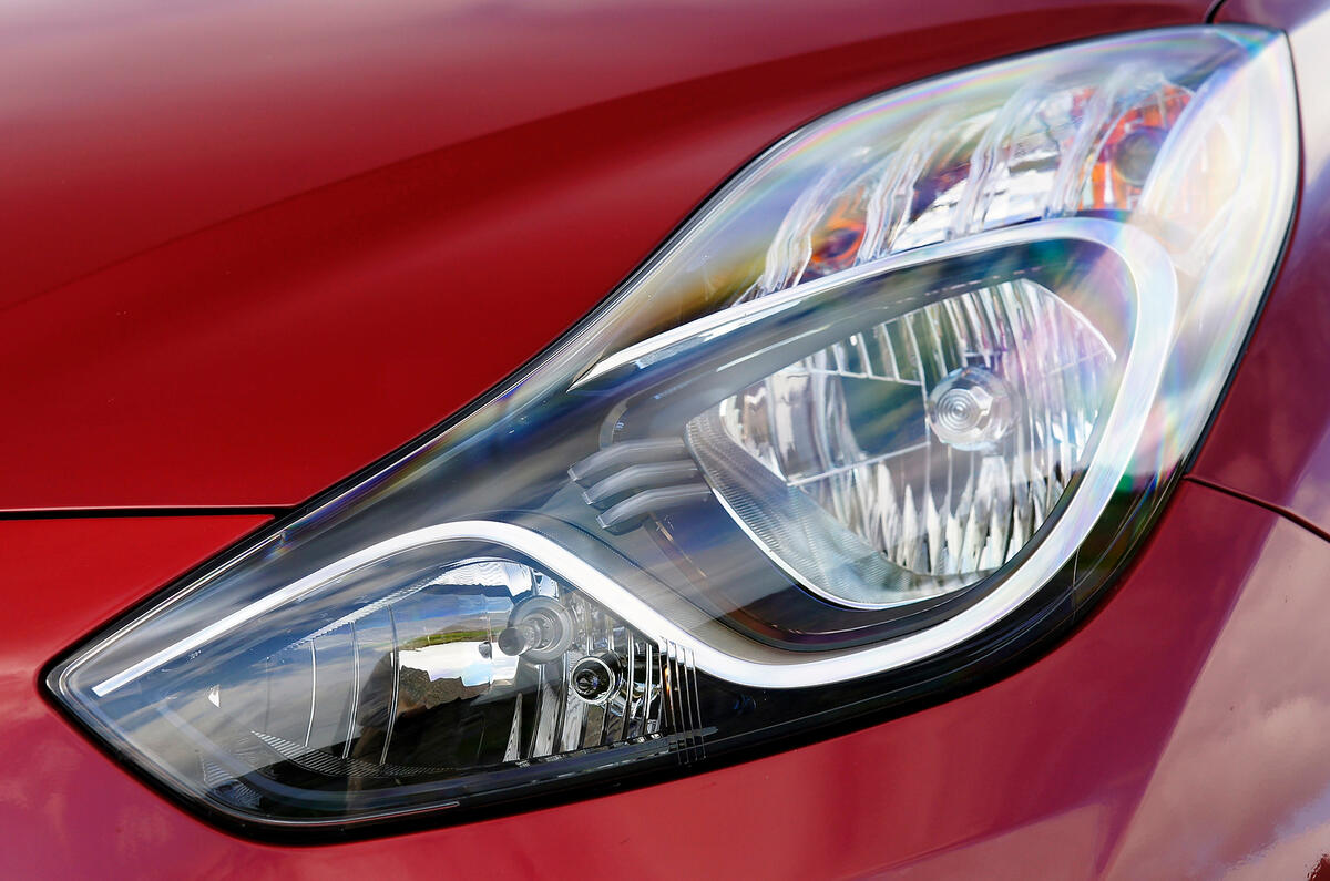 Hyundai ix20 headlight