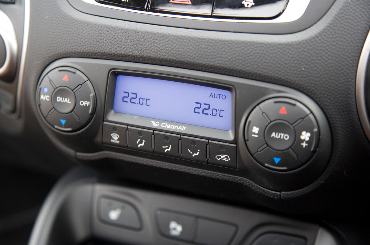 Hyundai ix35 climate control switchgear