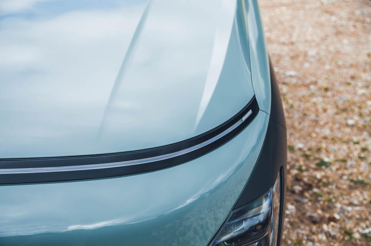 hyundai kona review 2023 06 light detail