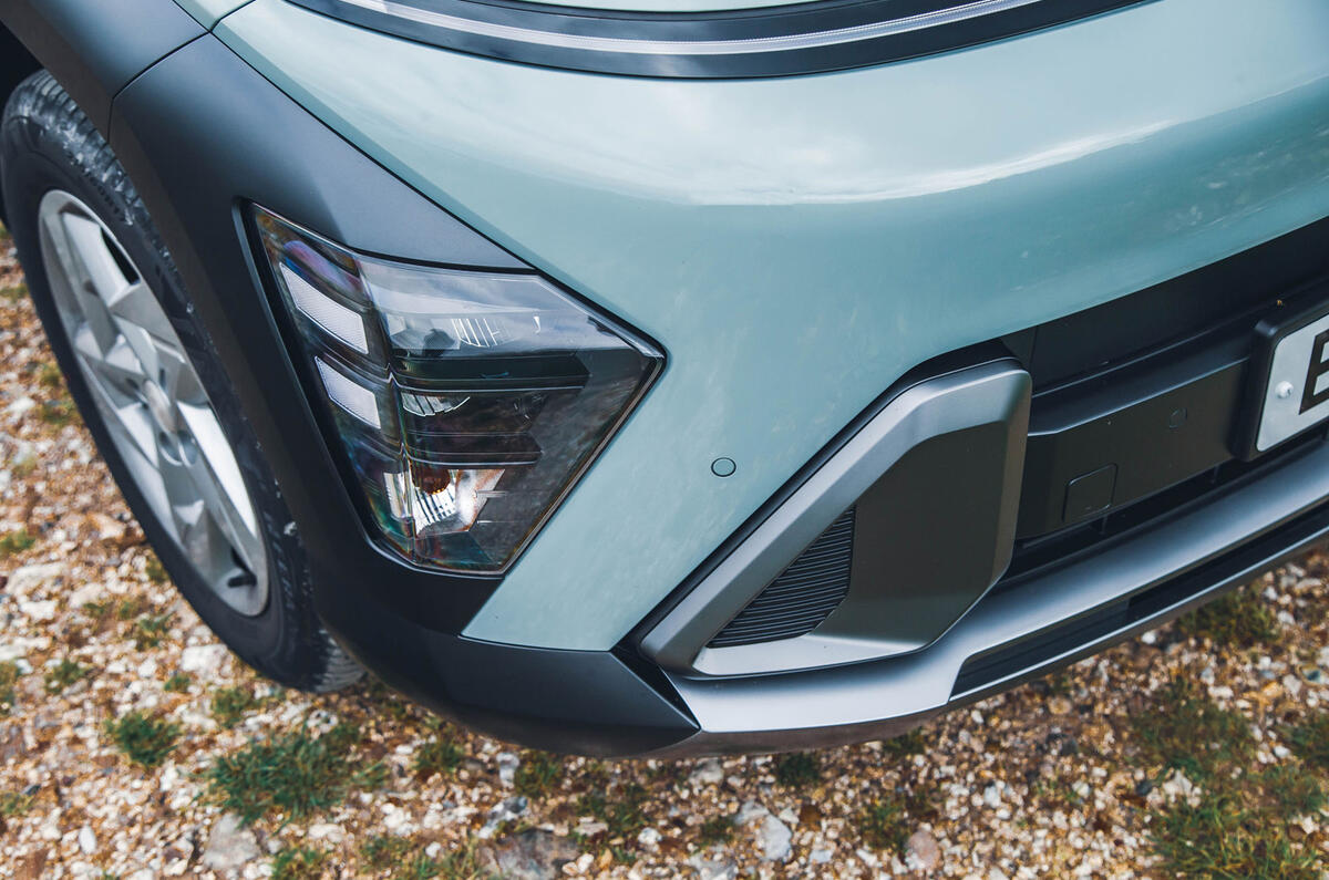 hyundai kona review 2023 07 light detail