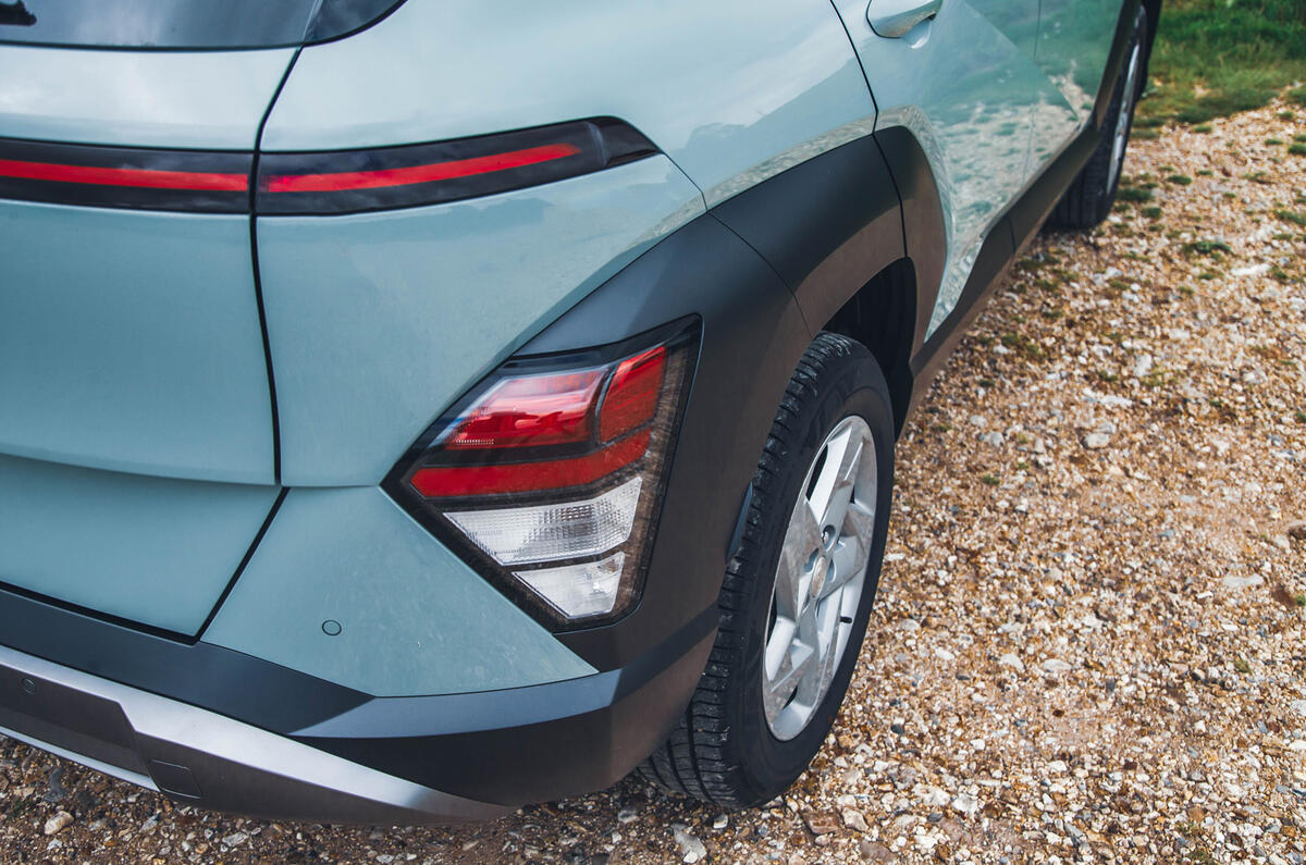 hyundai kona review 2023 12 lights