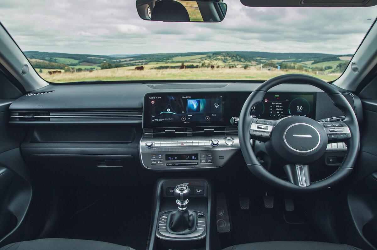 hyundai kona review 2023 14 dash