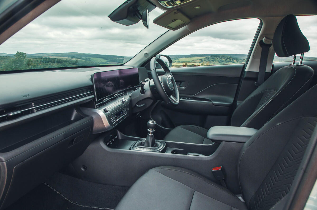 hyundai kona review 2023 15 cabin