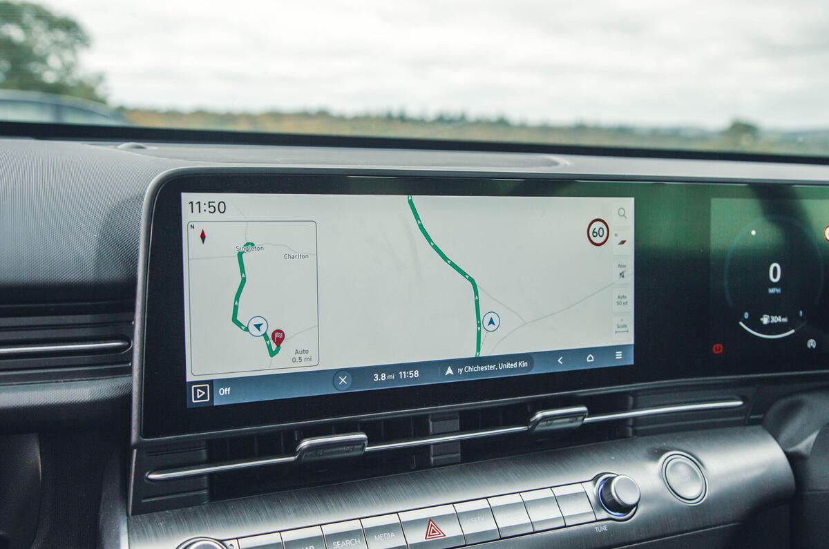 hyundai kona review 2023 18 screen maps