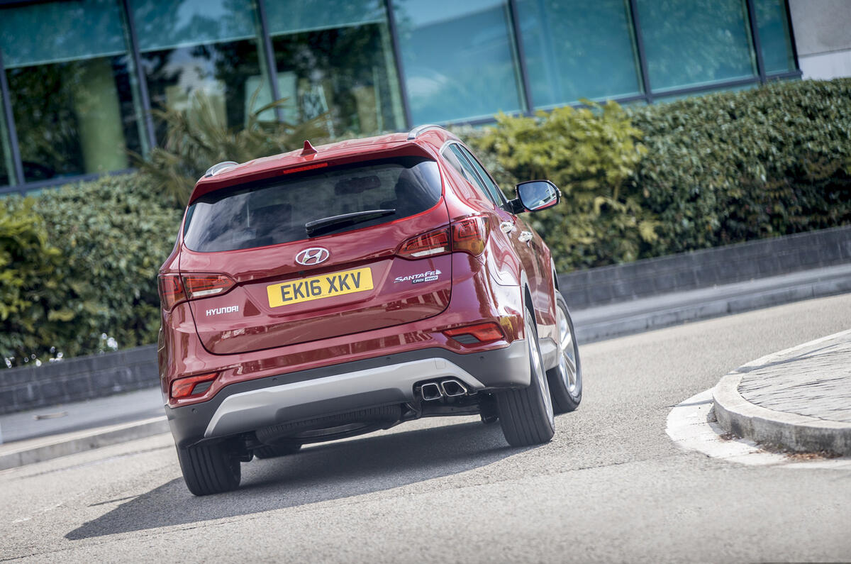 Hyundai Santa Fé rear cornering