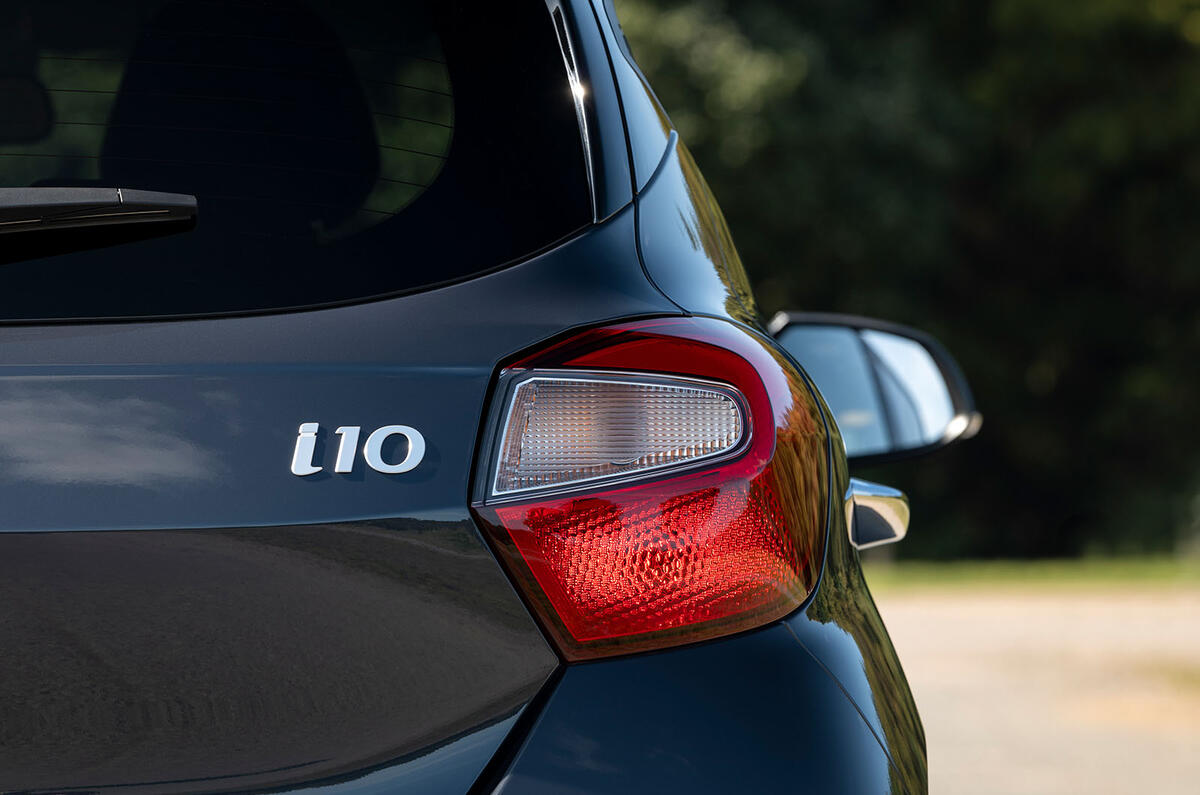 Hyundai i10 Critique du badge arrière