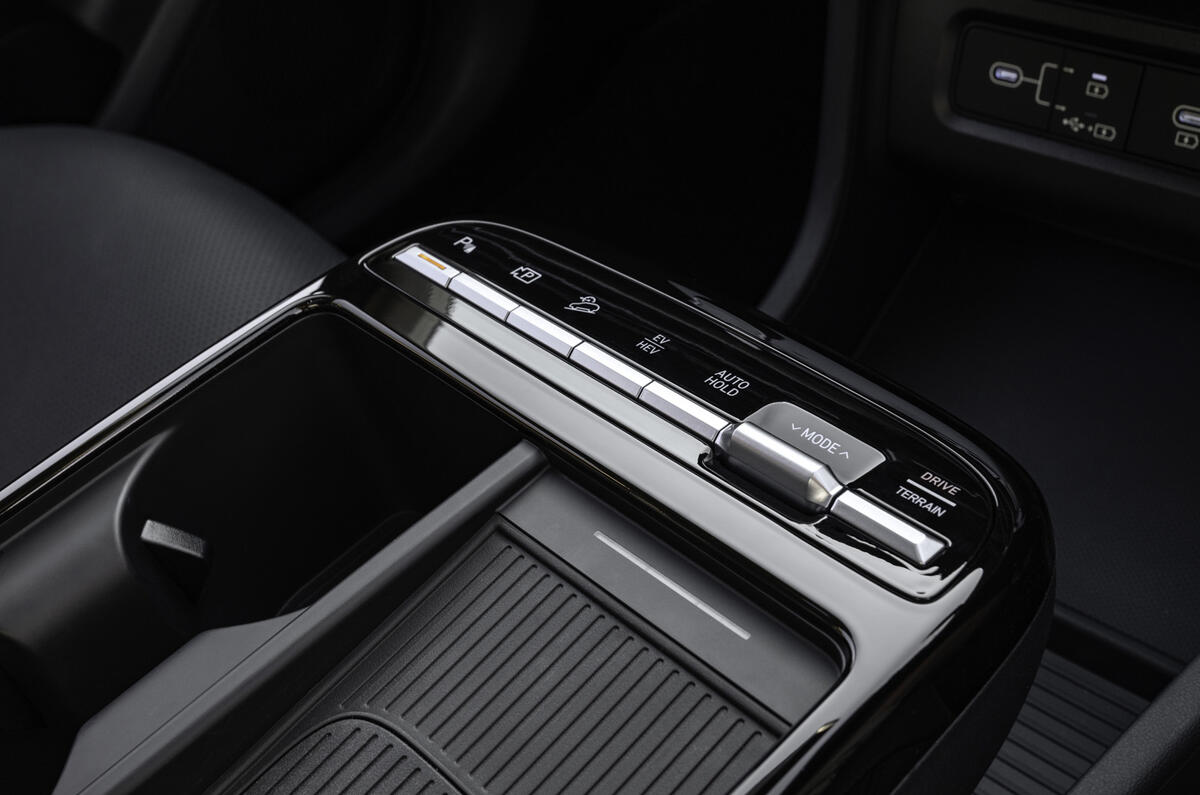 Hyundai Tucson review   bttons