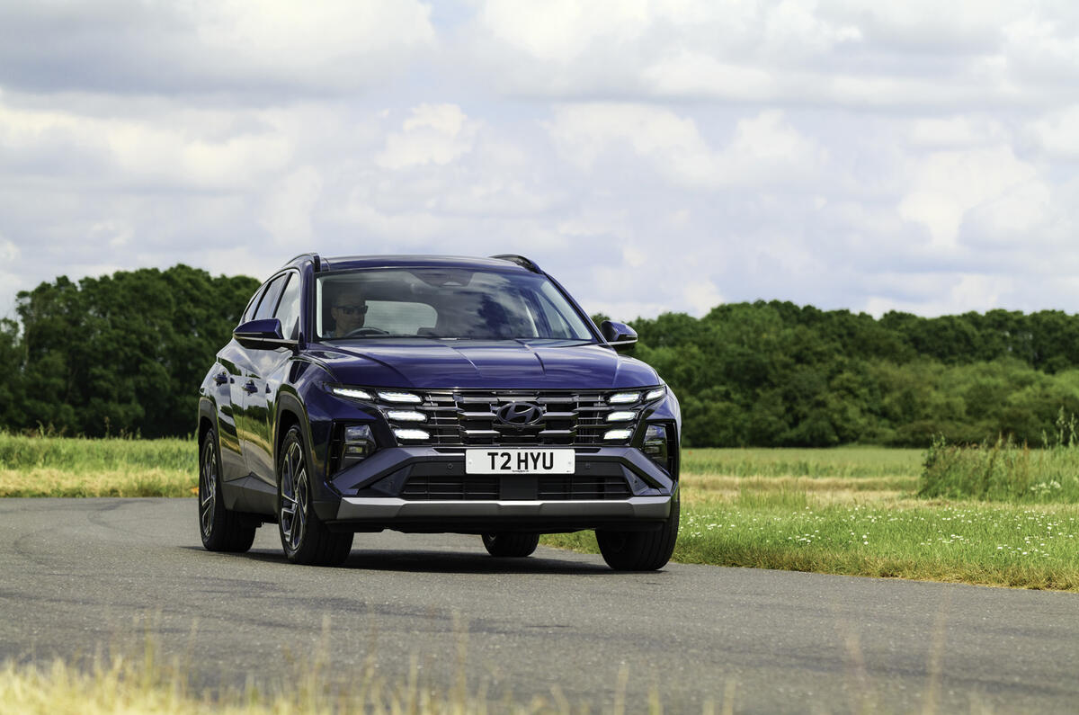 Hyundai Tucson review   front cornering from distance