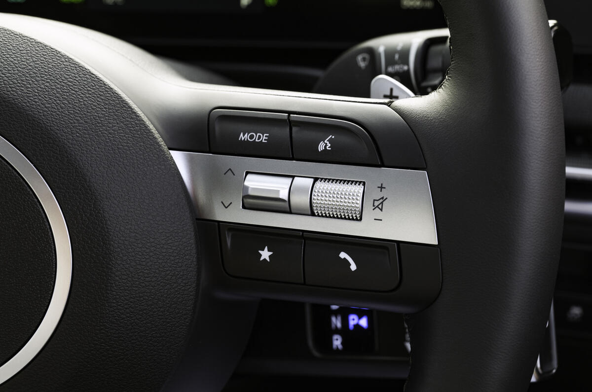 Hyundai Tucson review   steering wheel buttons