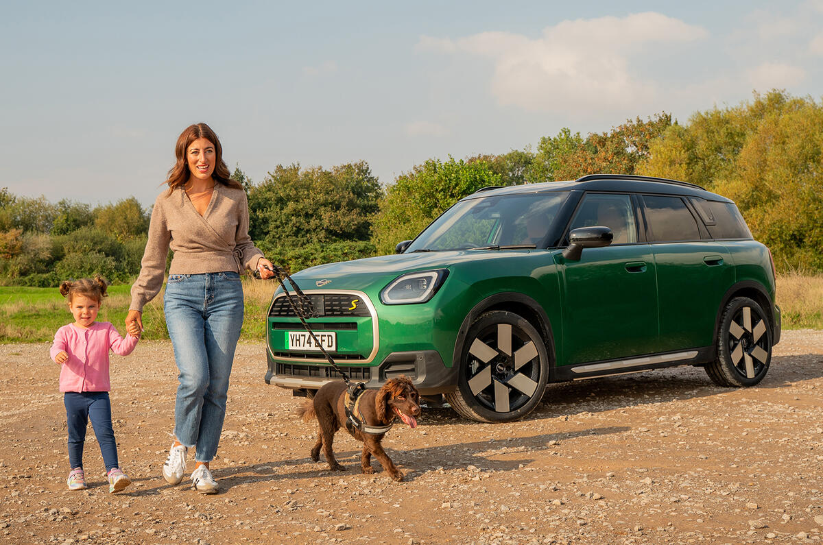 MINI Countryman with family