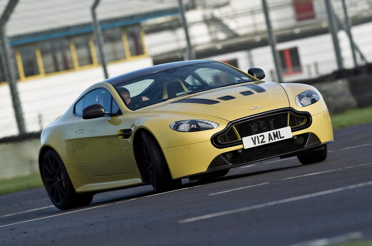 ASTON MARTIN V8 VANTAGE ASTON MARTIN V8 VANTAGE