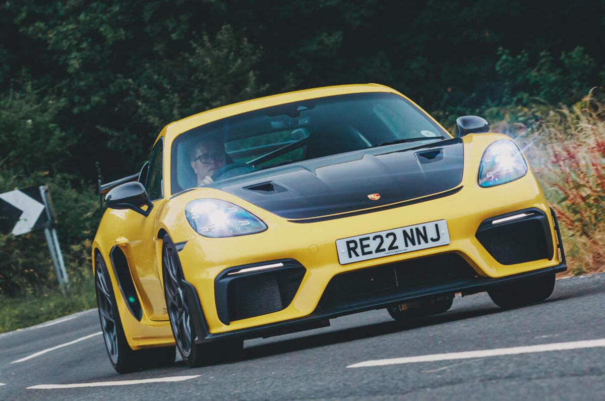 01 porsche cayman gt4 rs rt 2022 lead