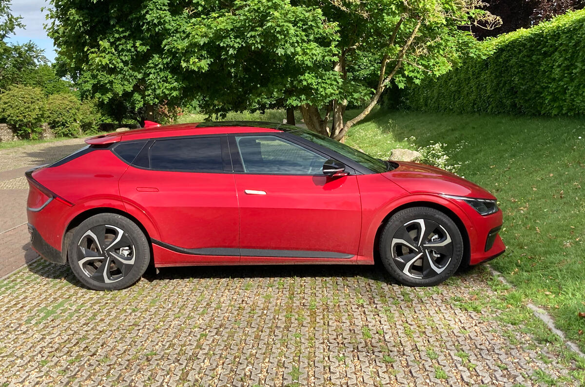 02 kia ev6 side profi;e