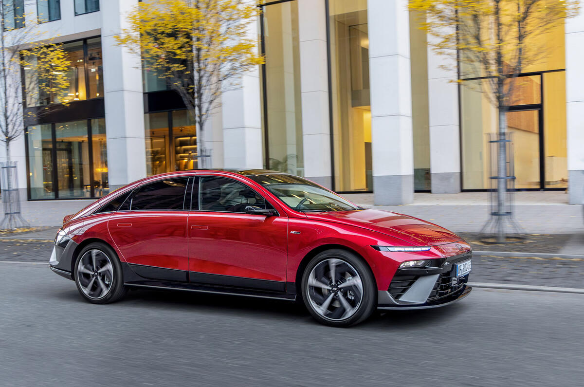 03 Hyundai Ioniq 6 facelift review side driving
