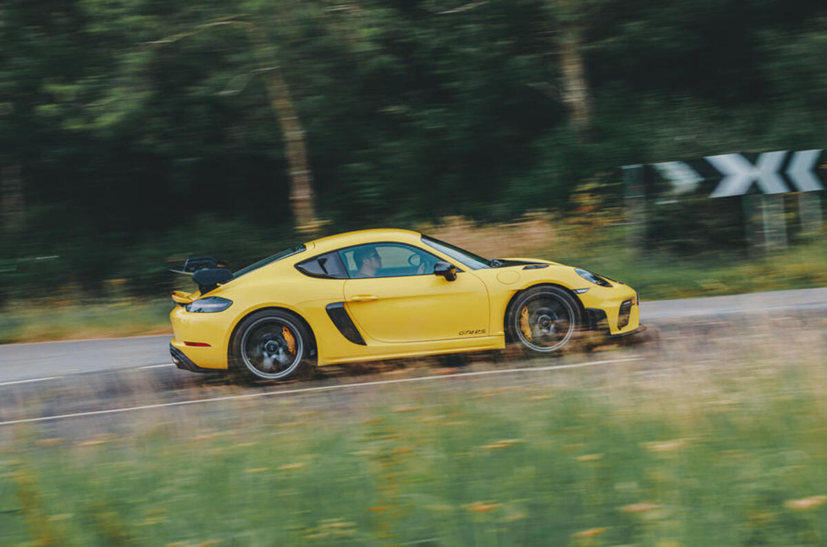03 porsche cayman gt4 rs rt 2022 panning